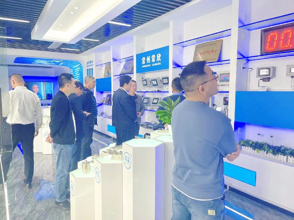 熱烈祝賀中國重型機(jī)械工業(yè)協(xié)會橋式起重機(jī)專業(yè)委員會九屆八次理 事會暨十屆一次會員大會在江蘇省常州市召開順利召開并圓滿結(jié)束！